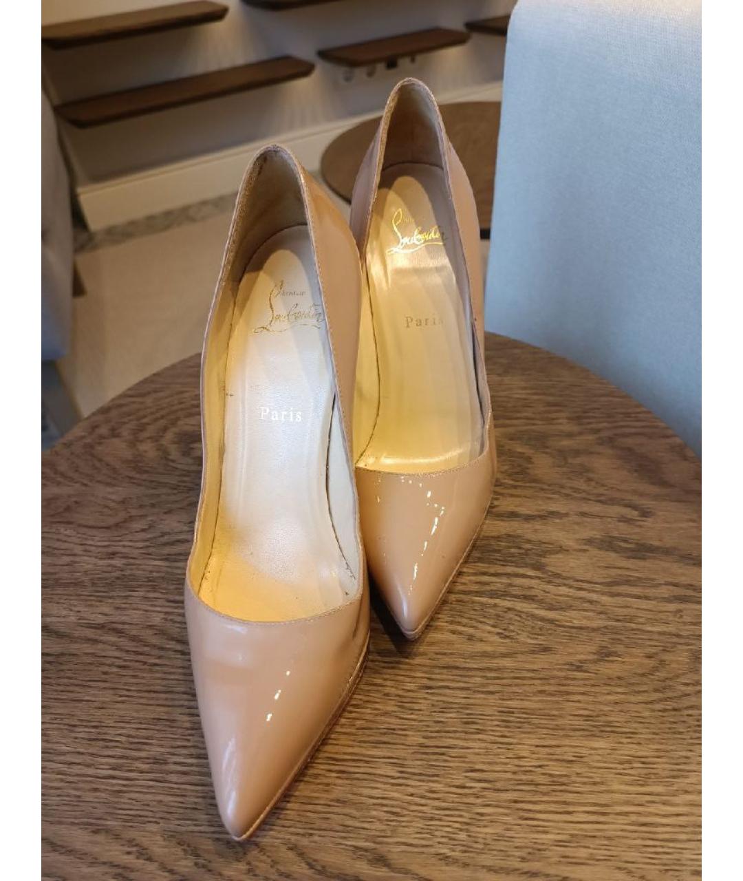 CHRISTIAN LOUBOUTIN Бежевые туфли из лакированной кожи, фото 2