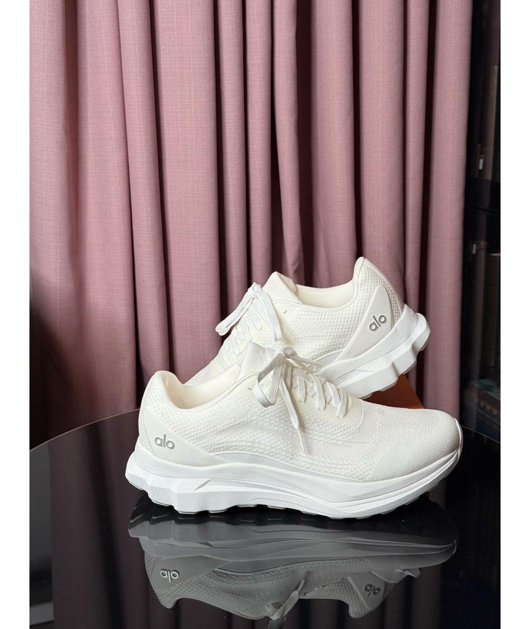 ALO YOGA Белые текстильные кроссовки, фото 3