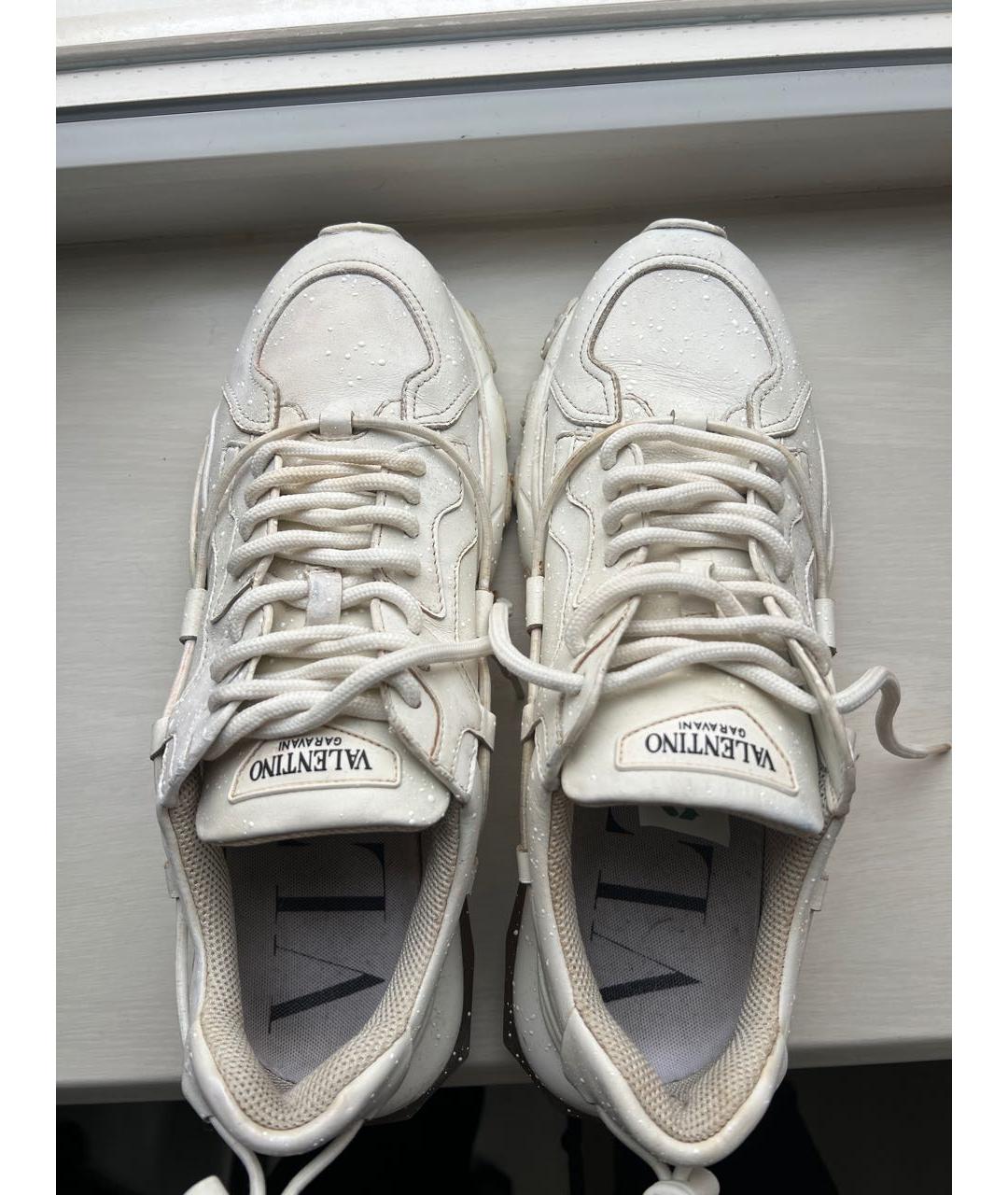 VALENTINO Белые кожаные низкие кроссовки / кеды, фото 3