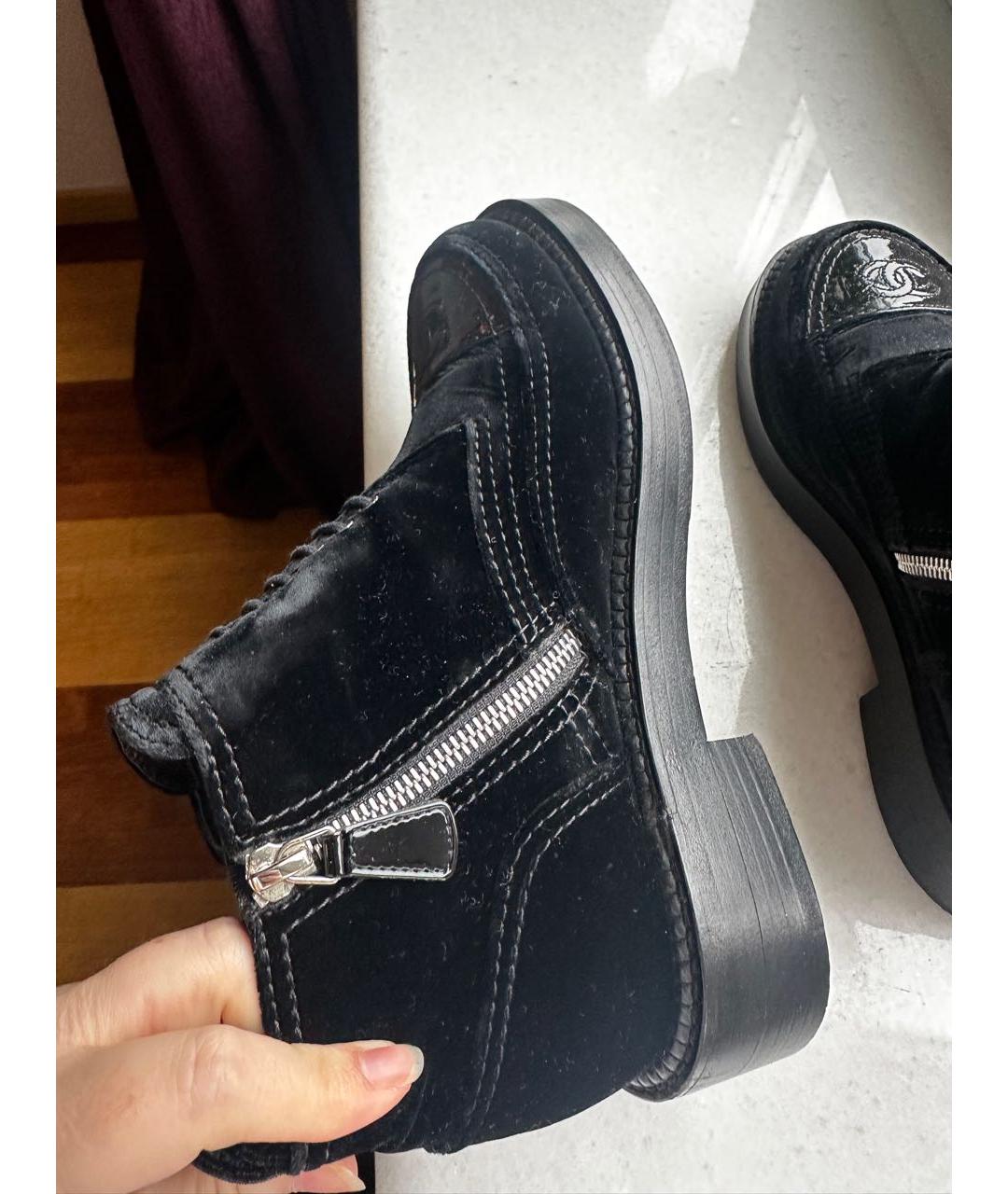 CHANEL Черные бархатные ботинки, фото 5