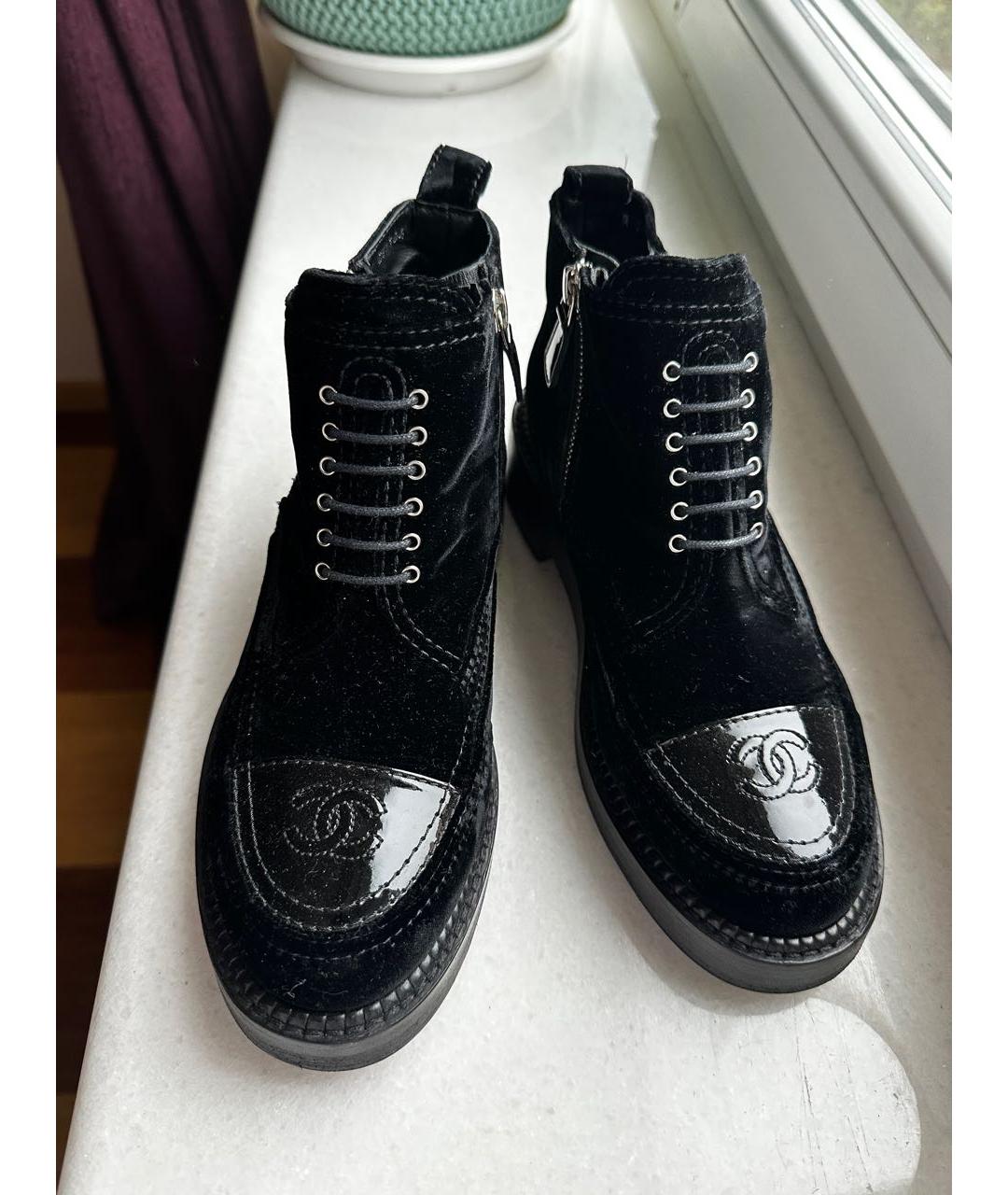 CHANEL Черные бархатные ботинки, фото 2