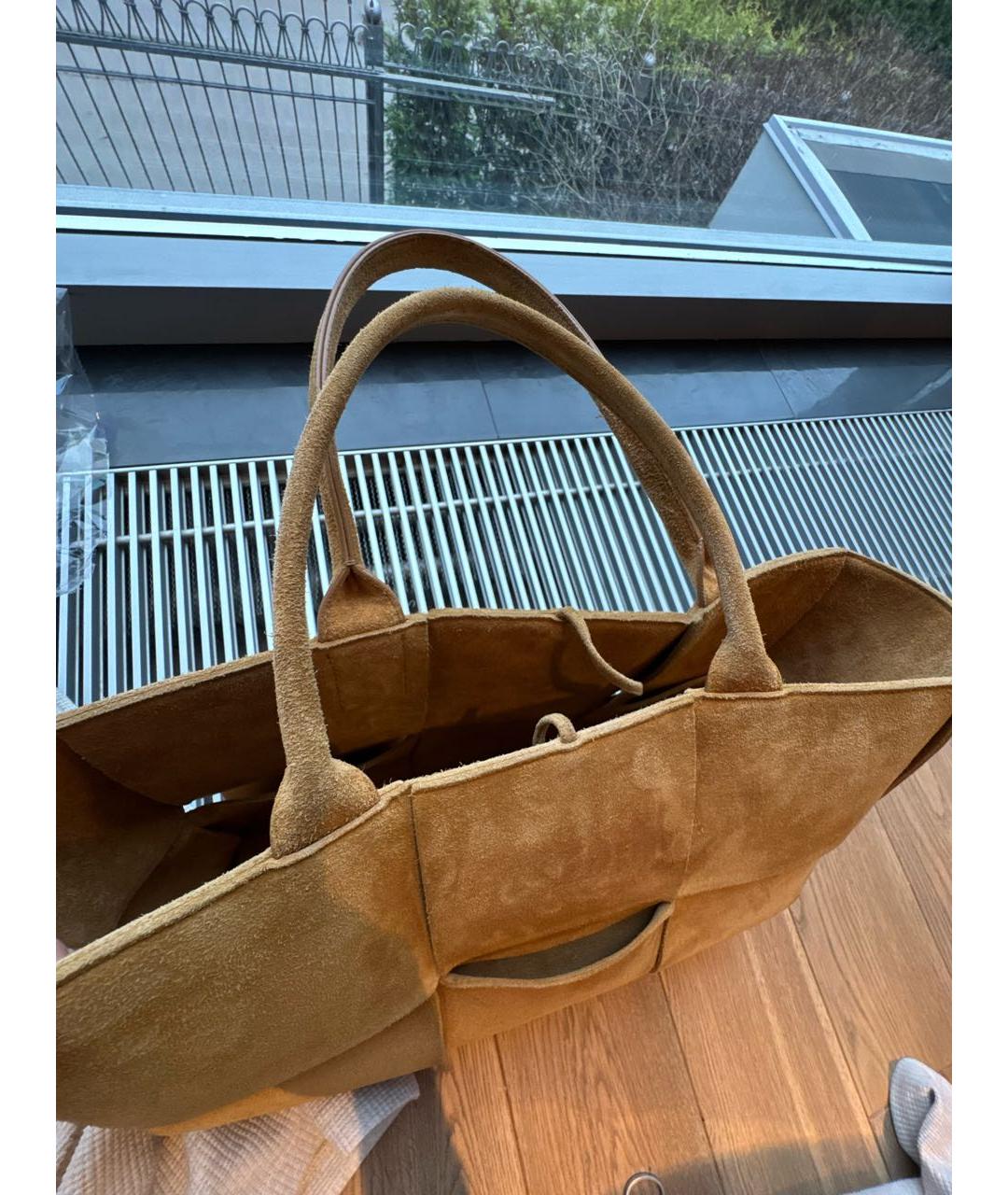 BOTTEGA VENETA Бежевая замшевая сумка тоут, фото 5