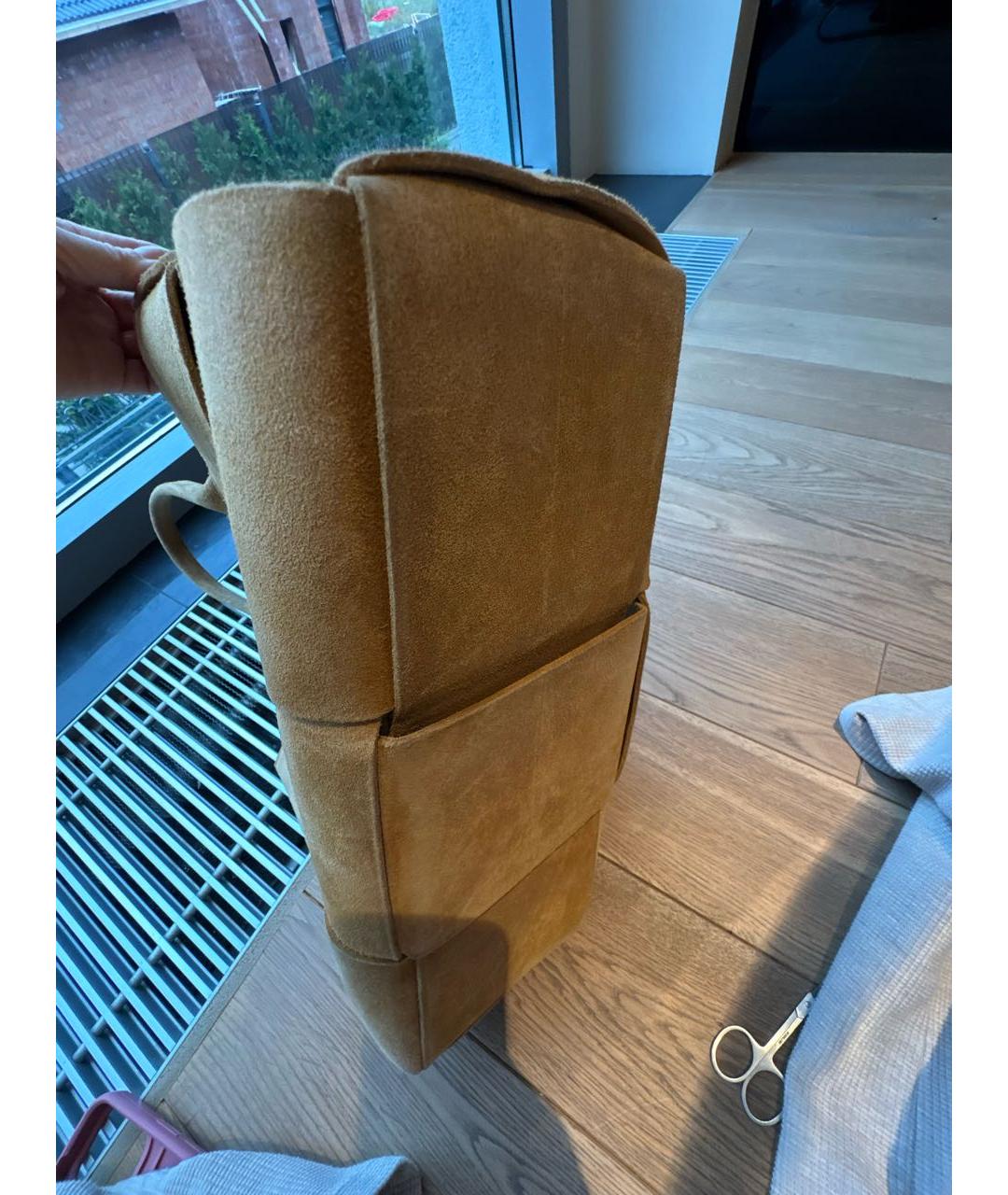 BOTTEGA VENETA Бежевая замшевая сумка тоут, фото 6