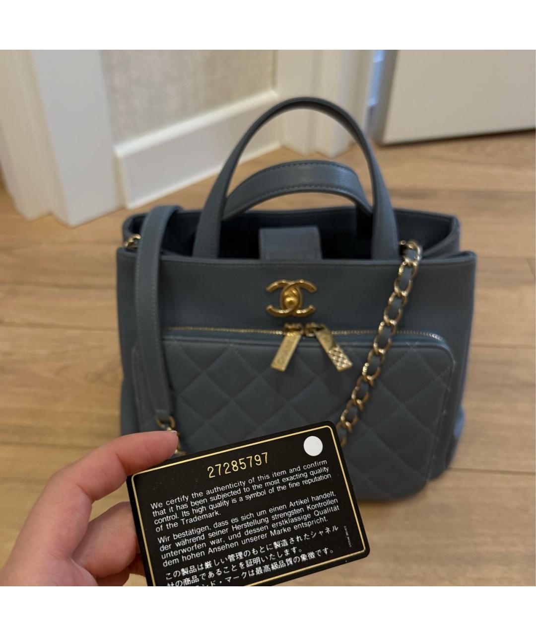 CHANEL Голубая кожаная сумка с короткими ручками, фото 3