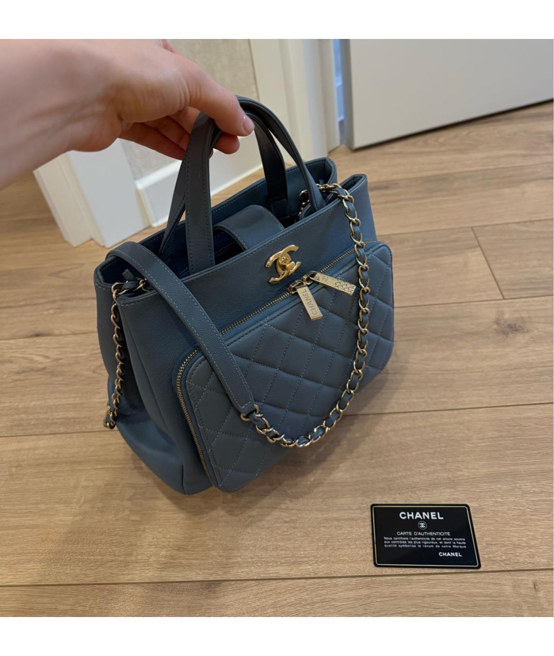 CHANEL Голубая кожаная сумка с короткими ручками, фото 2