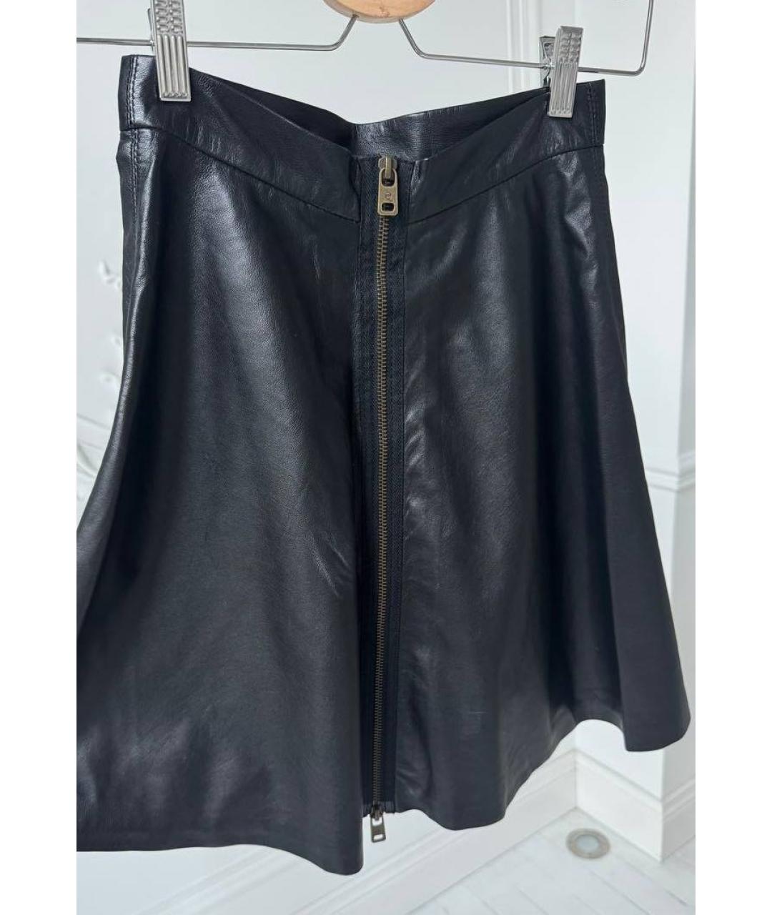 MCQ ALEXANDER MCQUEEN Черная кожаная юбка мини, фото 2