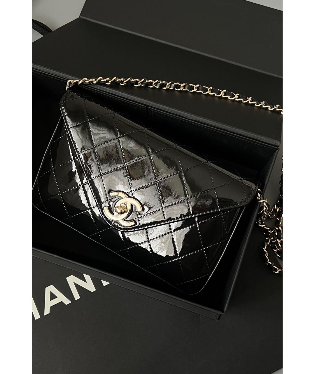CHANEL Черная сумка через плечо из лакированной кожи, фото 3