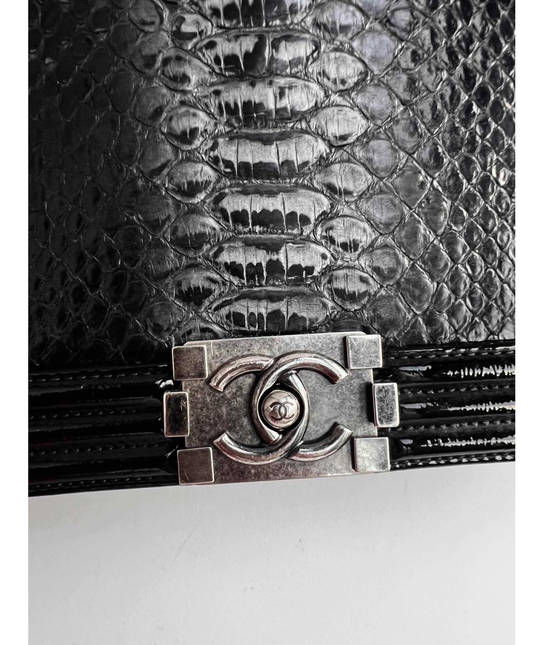 CHANEL Черная сумка через плечо из кожи питона, фото 2