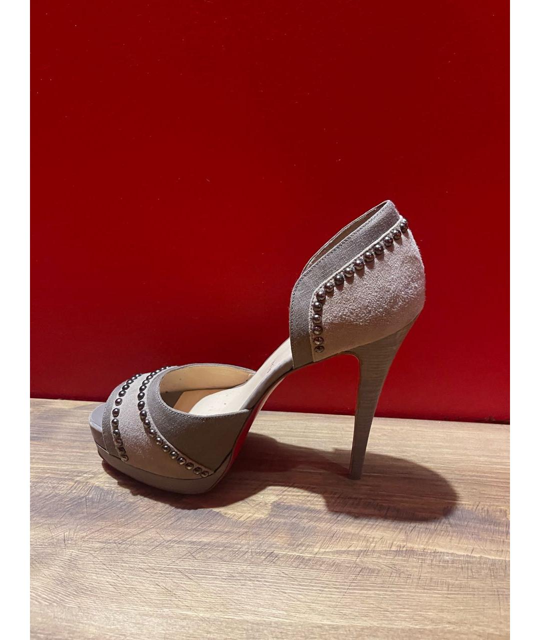 CHRISTIAN LOUBOUTIN Бежевые замшевые туфли, фото 2