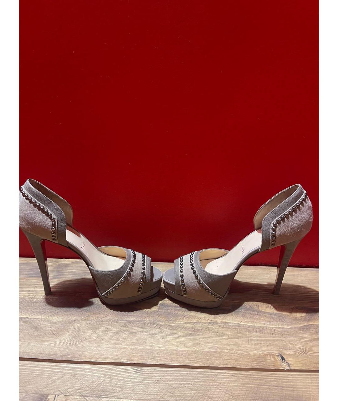 CHRISTIAN LOUBOUTIN Бежевые замшевые туфли, фото 6
