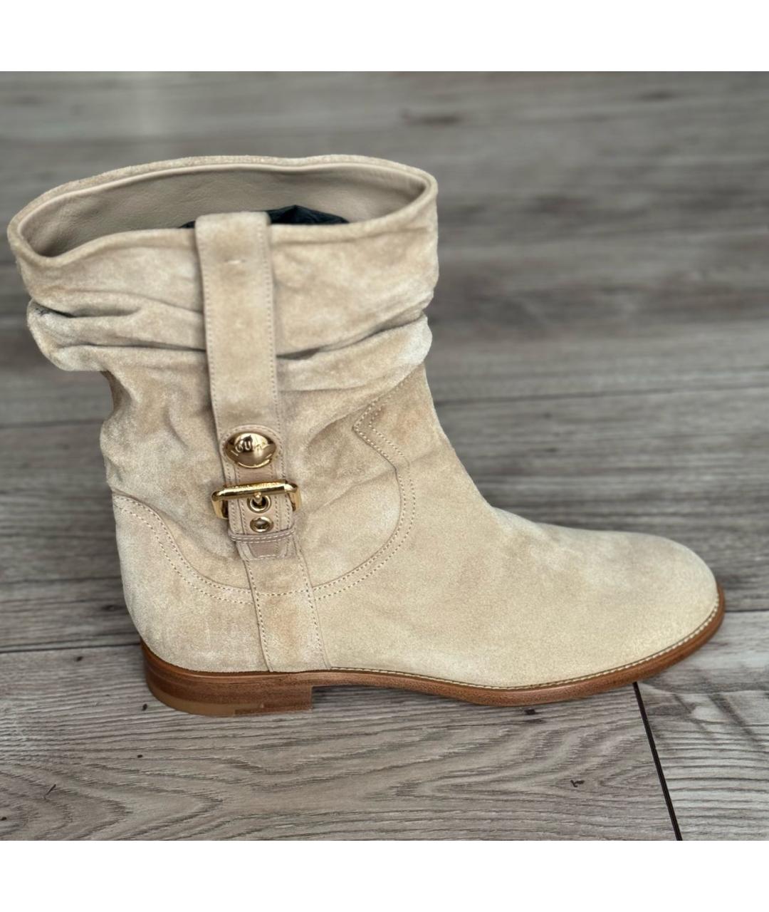 LOUIS VUITTON Бежевые замшевые ботильоны, фото 8