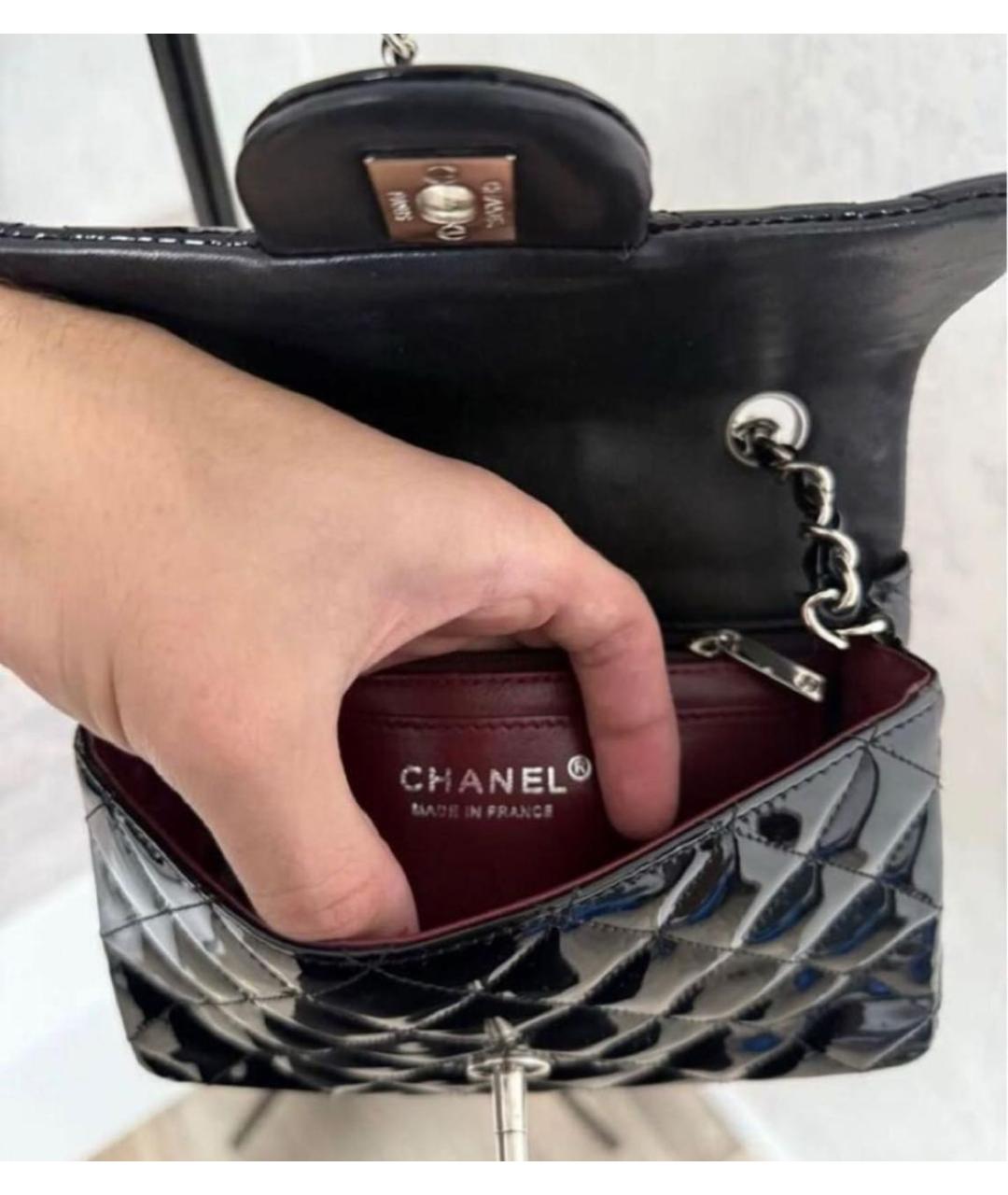 CHANEL Черная сумка через плечо из лакированной кожи, фото 3