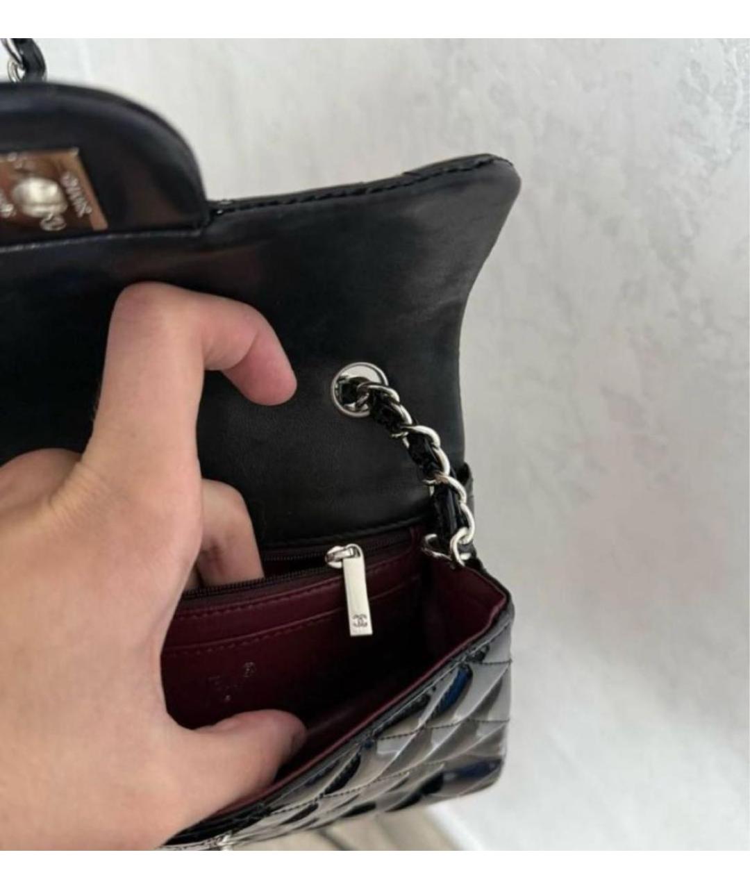 CHANEL Черная сумка через плечо из лакированной кожи, фото 5