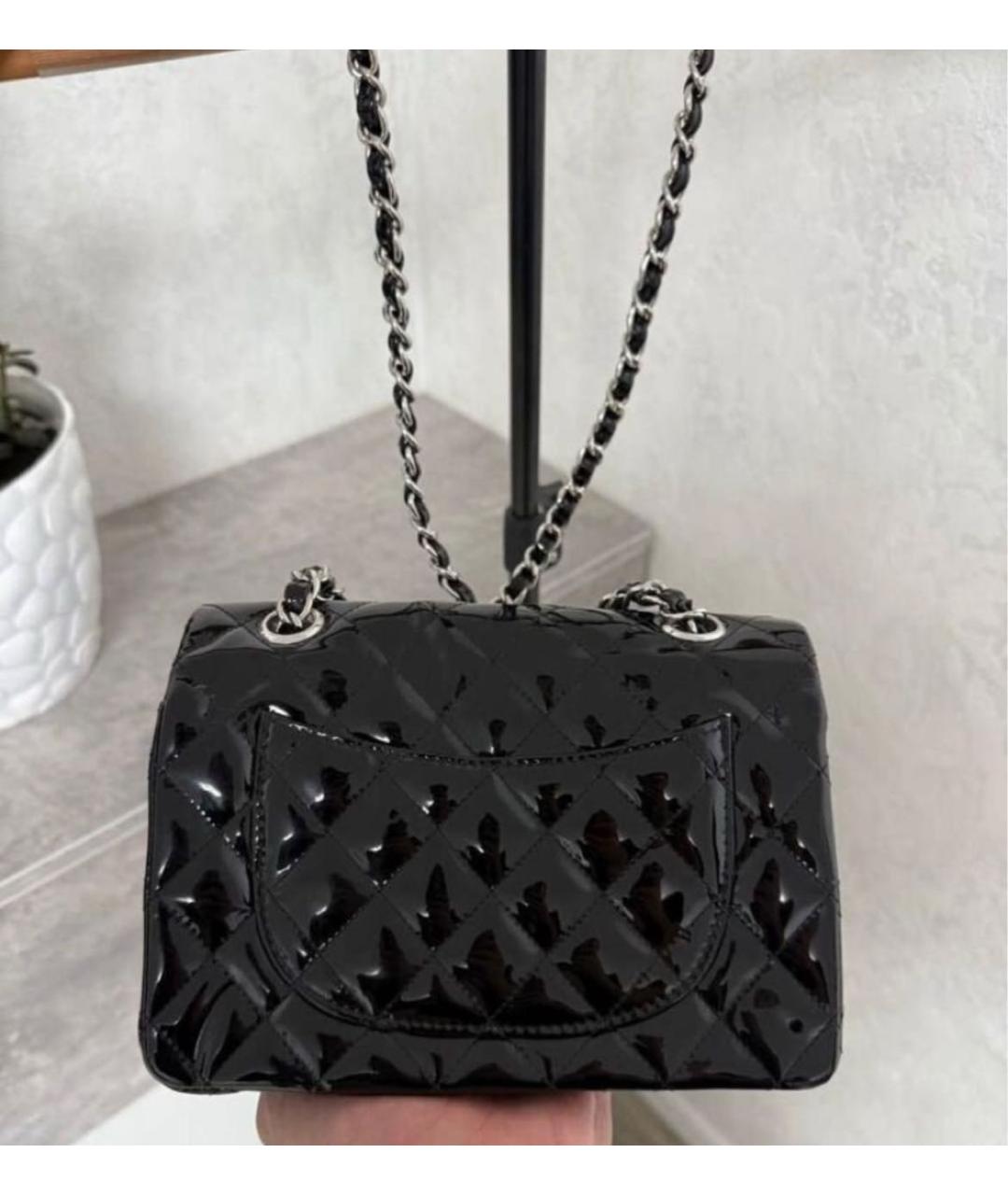 CHANEL Черная сумка через плечо из лакированной кожи, фото 2