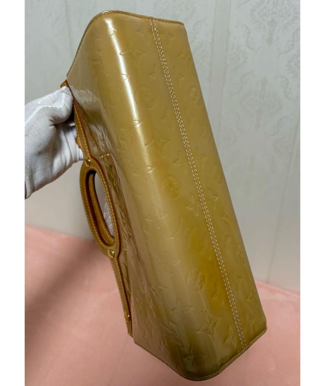 LOUIS VUITTON Золотая сумка с короткими ручками из лакированной кожи, фото 6