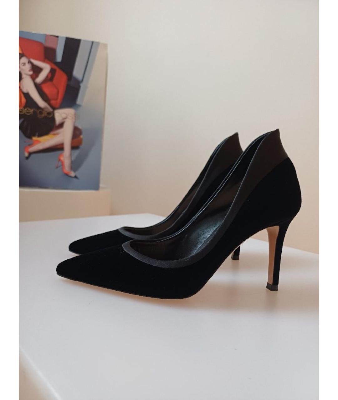 GIANVITO ROSSI Черные бархатные туфли, фото 2