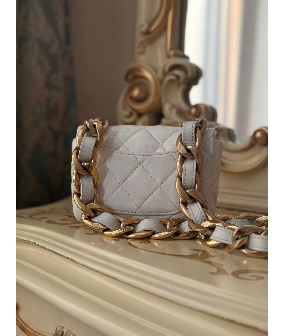 CHANEL Белая кожаная сумка с короткими ручками, фото 5