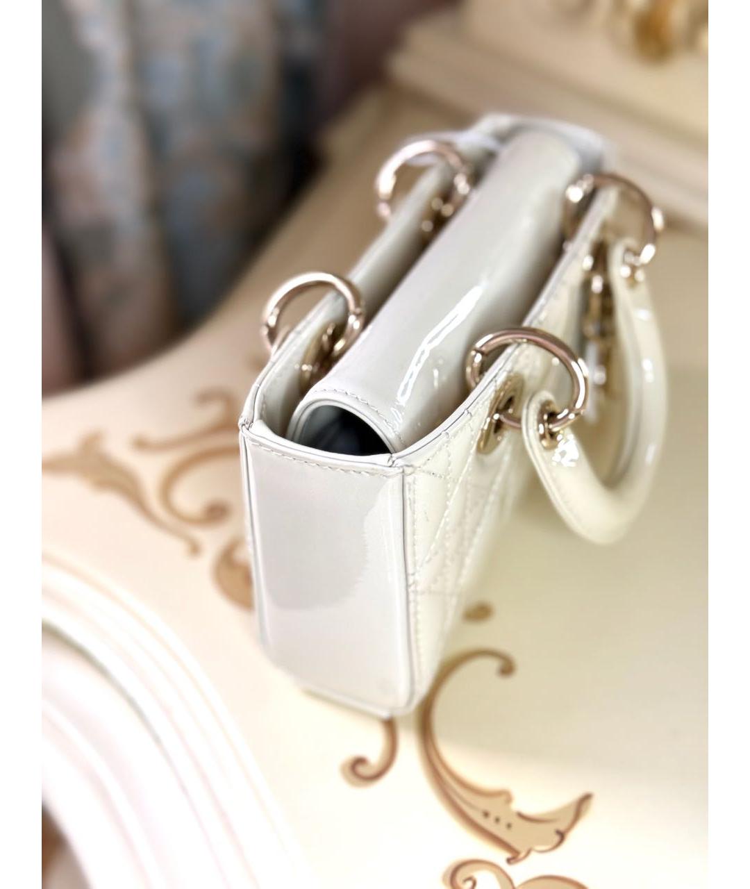 CHRISTIAN DIOR Белая сумка с короткими ручками из лакированной кожи, фото 8