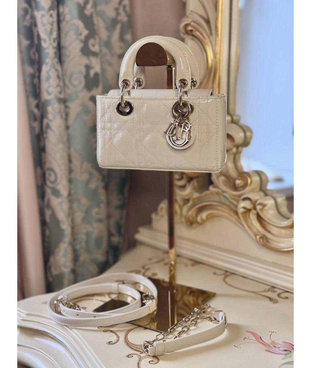 CHRISTIAN DIOR Белая сумка с короткими ручками из лакированной кожи, фото 2