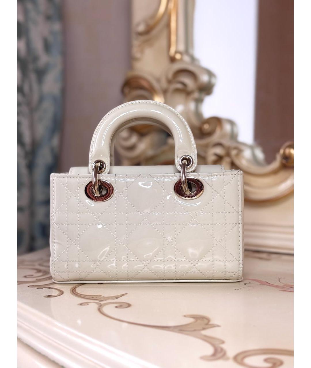 CHRISTIAN DIOR Белая сумка с короткими ручками из лакированной кожи, фото 4