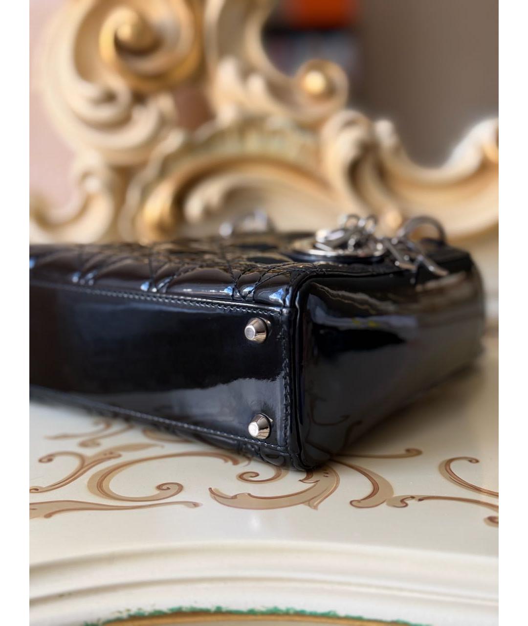 CHRISTIAN DIOR Черная сумка с короткими ручками из лакированной кожи, фото 6