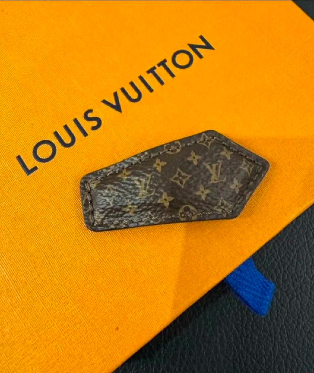 LOUIS VUITTON Коричневая заколка, фото 4