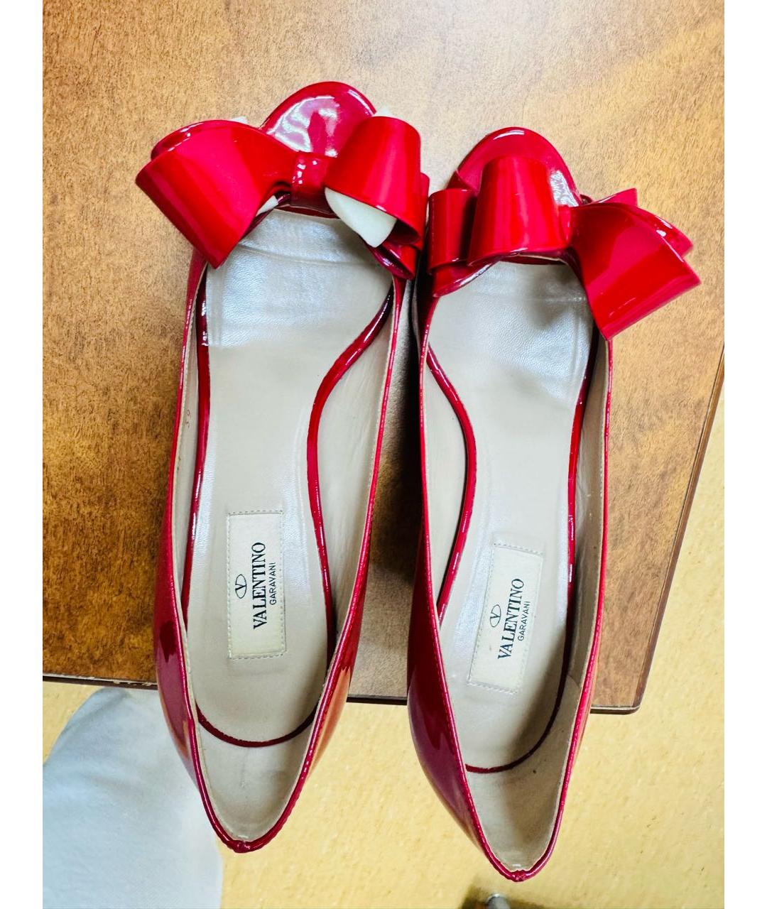 VALENTINO Красные кожаные босоножки, фото 3