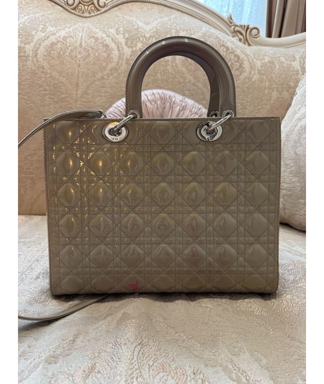 CHRISTIAN DIOR Серая сумка с короткими ручками из лакированной кожи, фото 2