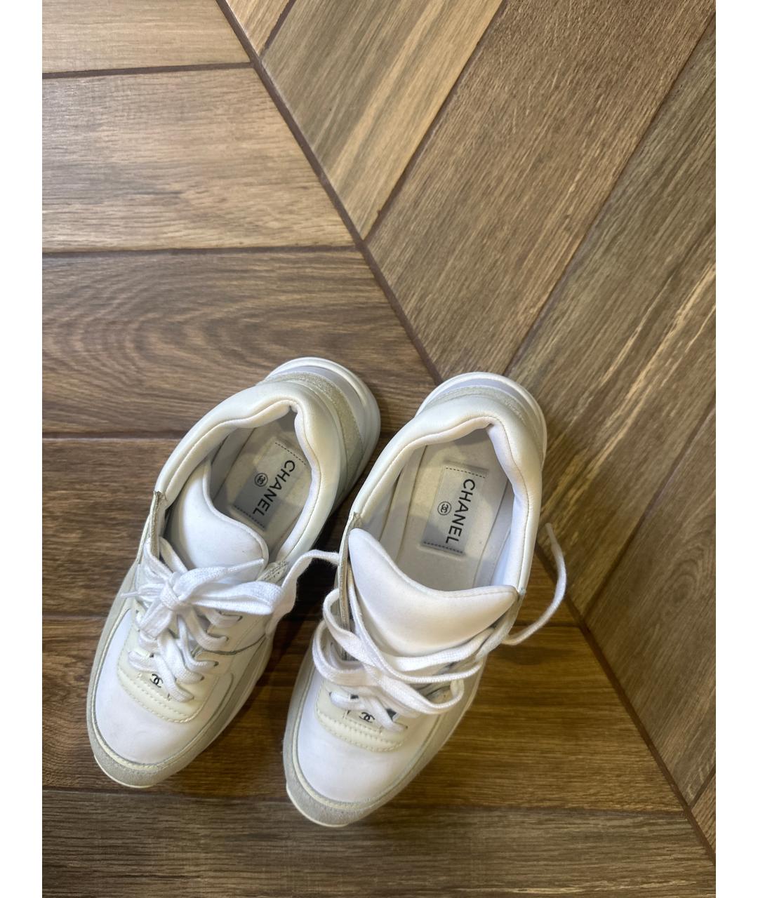 CHANEL Белые замшевые кроссовки, фото 3