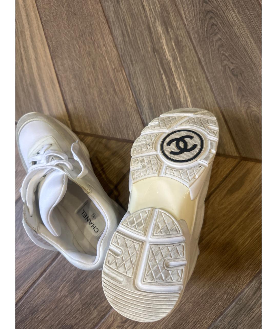 CHANEL Белые замшевые кроссовки, фото 5