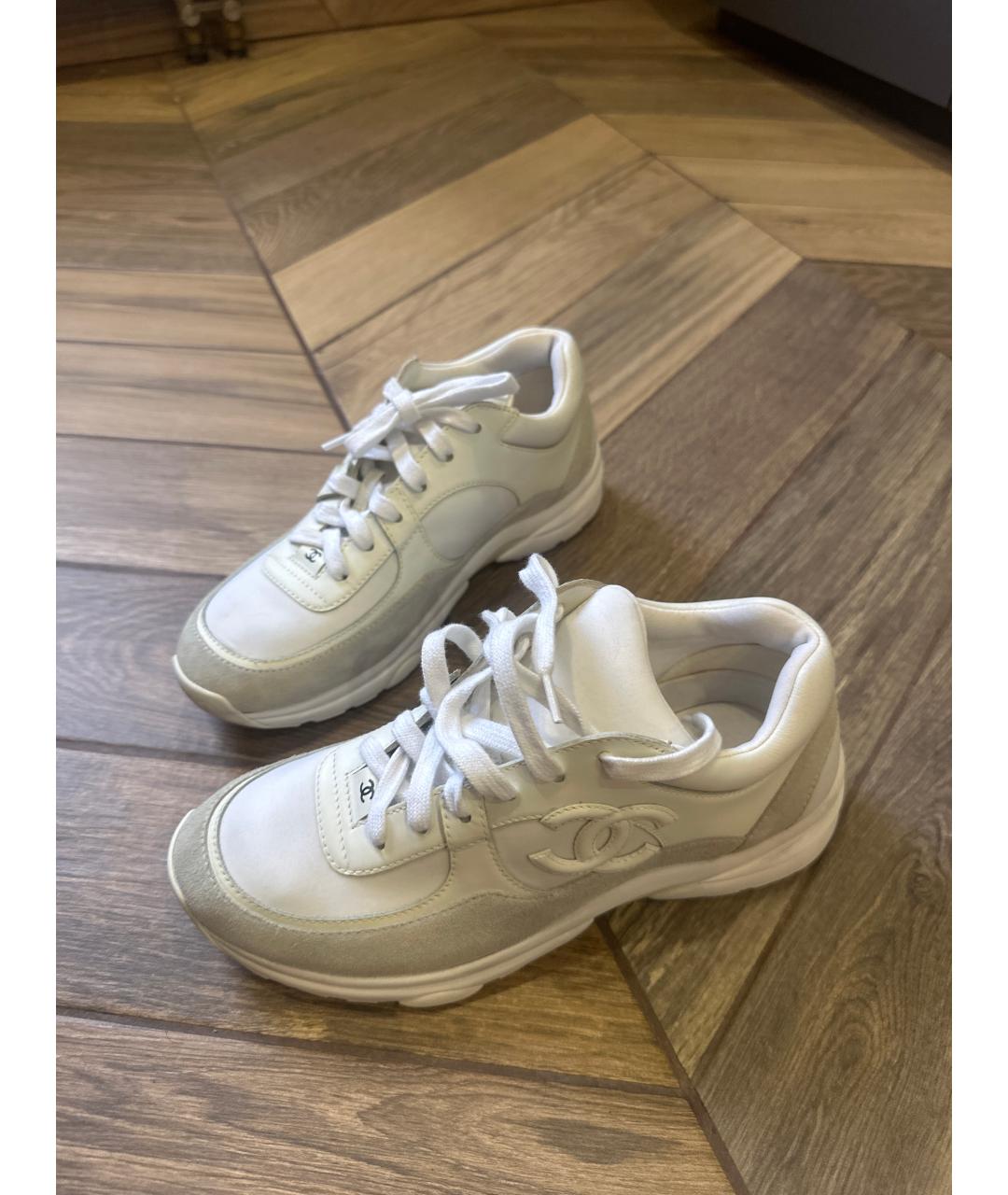CHANEL Белые замшевые кроссовки, фото 6