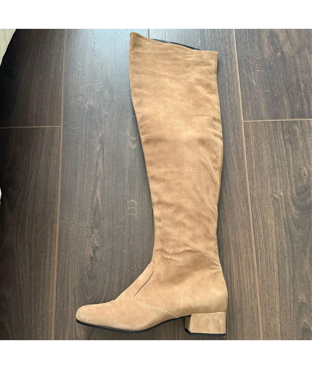 SAINT LAURENT Бежевые замшевые ботфорты, фото 3