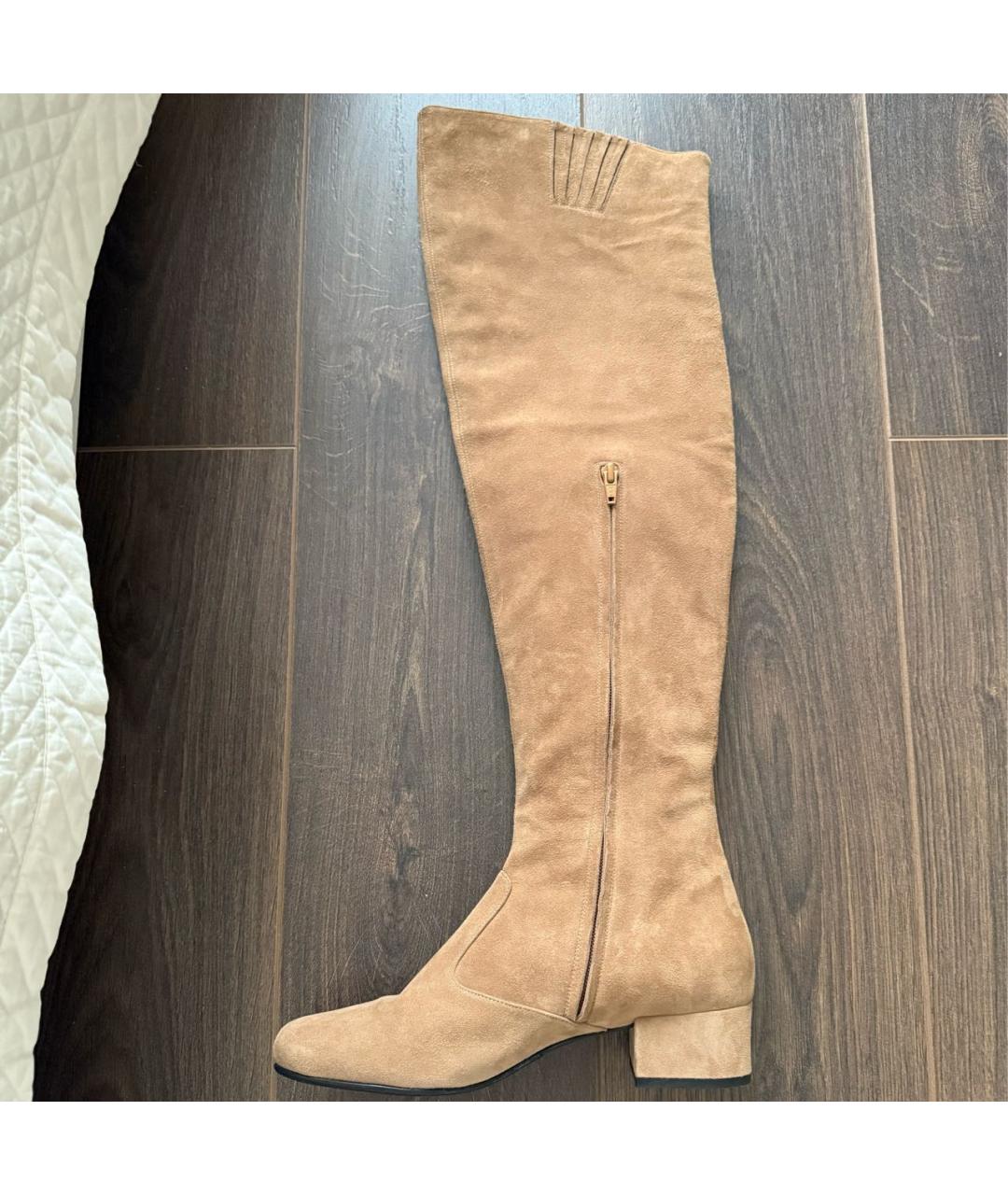 SAINT LAURENT Бежевые замшевые ботфорты, фото 2