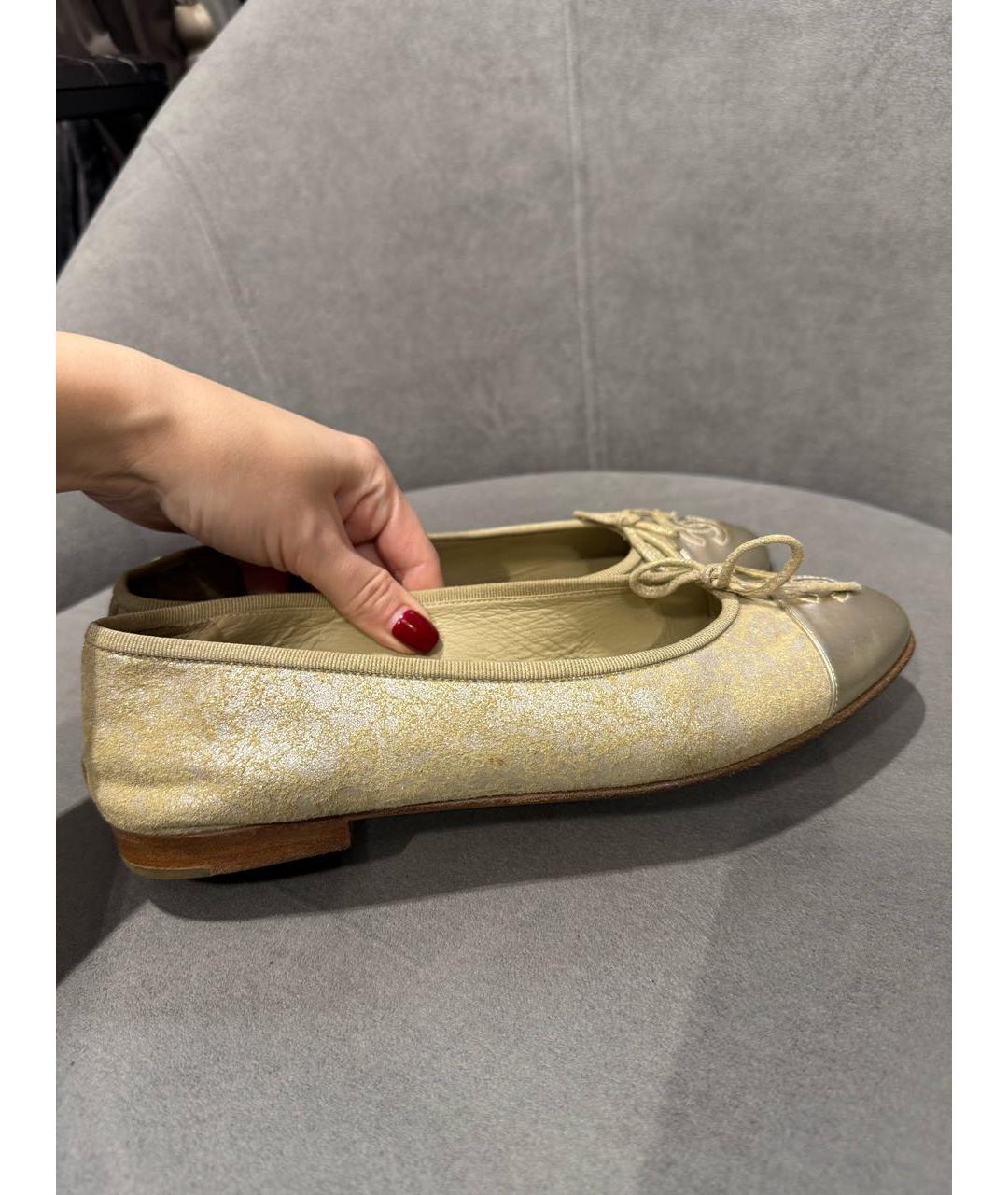 CHANEL Золотые кожаные балетки, фото 6