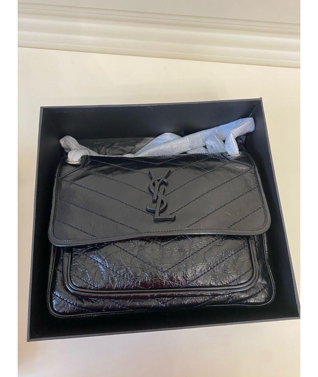 SAINT LAURENT Черная сумка через плечо из лакированной кожи, фото 2