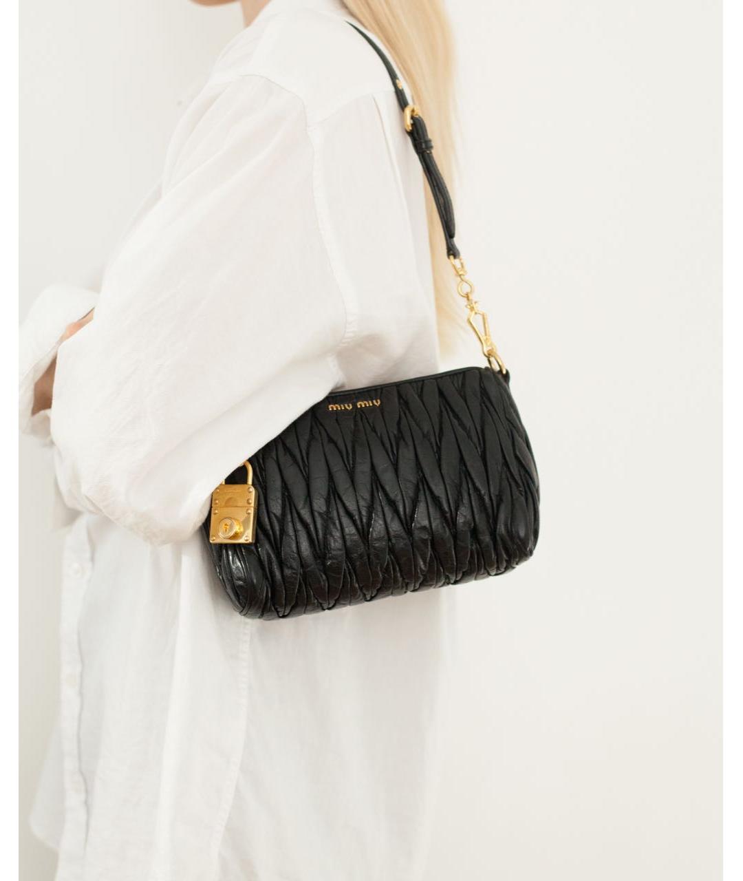 MIU MIU Черная кожаная сумка с короткими ручками, фото 2