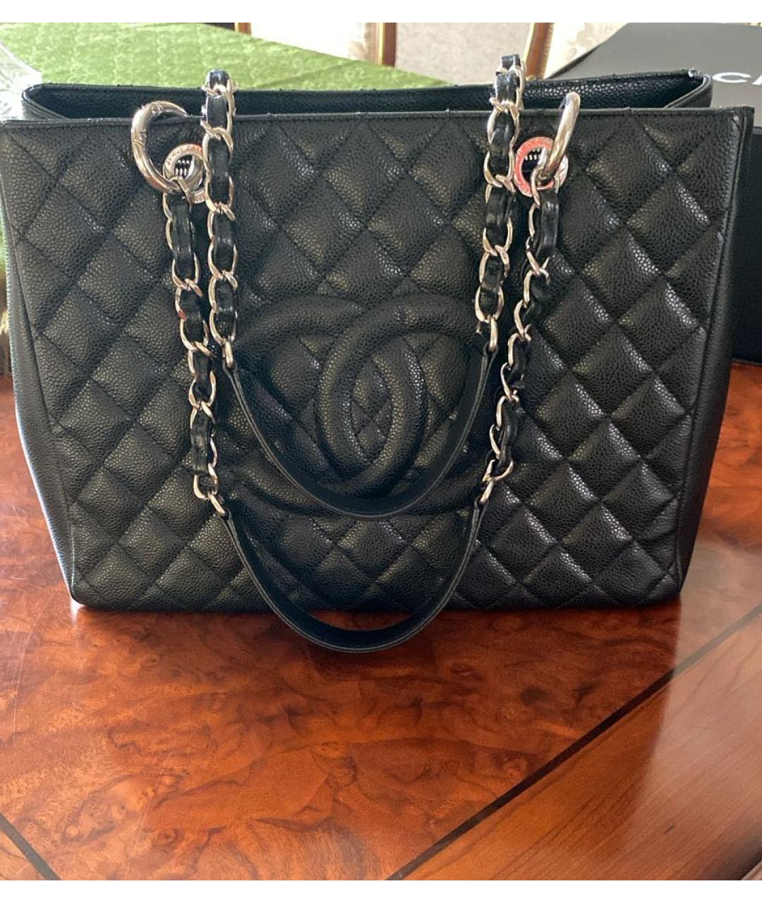 CHANEL Черная кожаная сумка с короткими ручками, фото 9