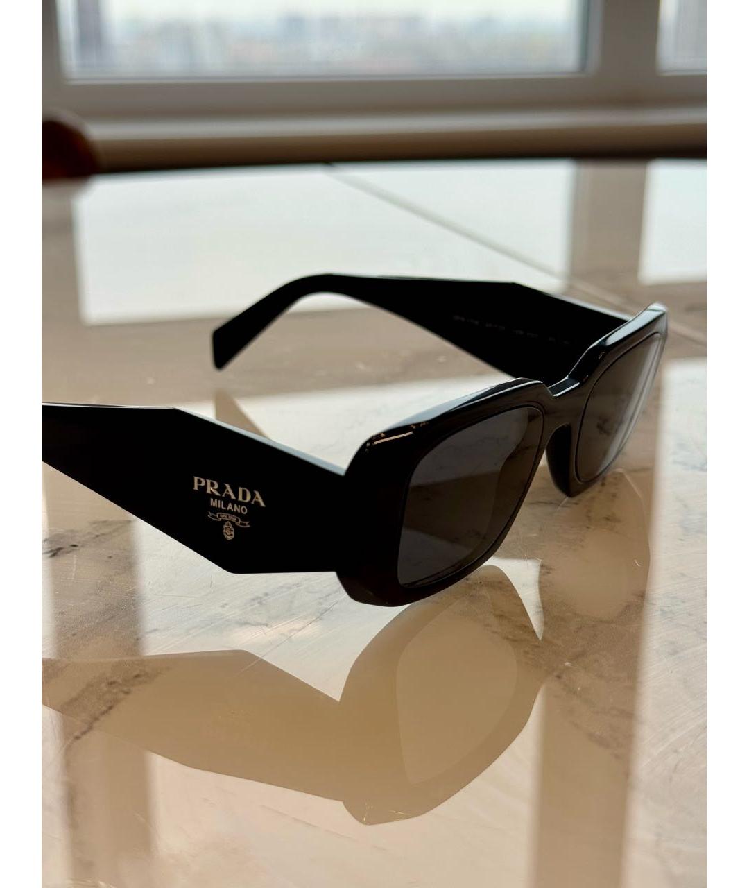 PRADA Черные пластиковые солнцезащитные очки, фото 2