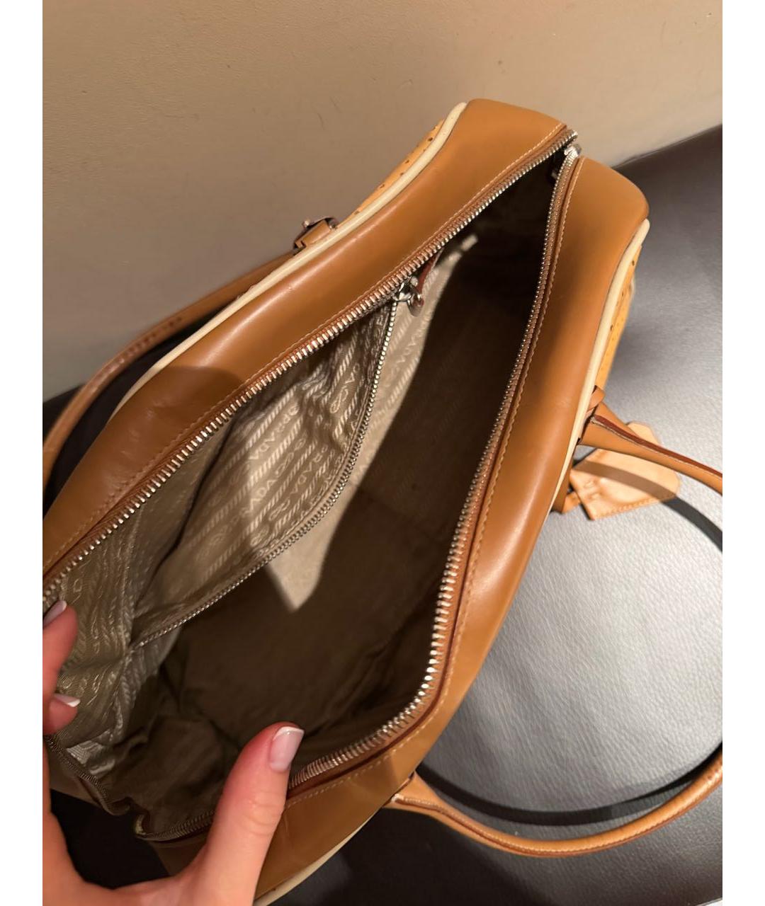 PRADA Бежевая кожаная сумка с короткими ручками, фото 4