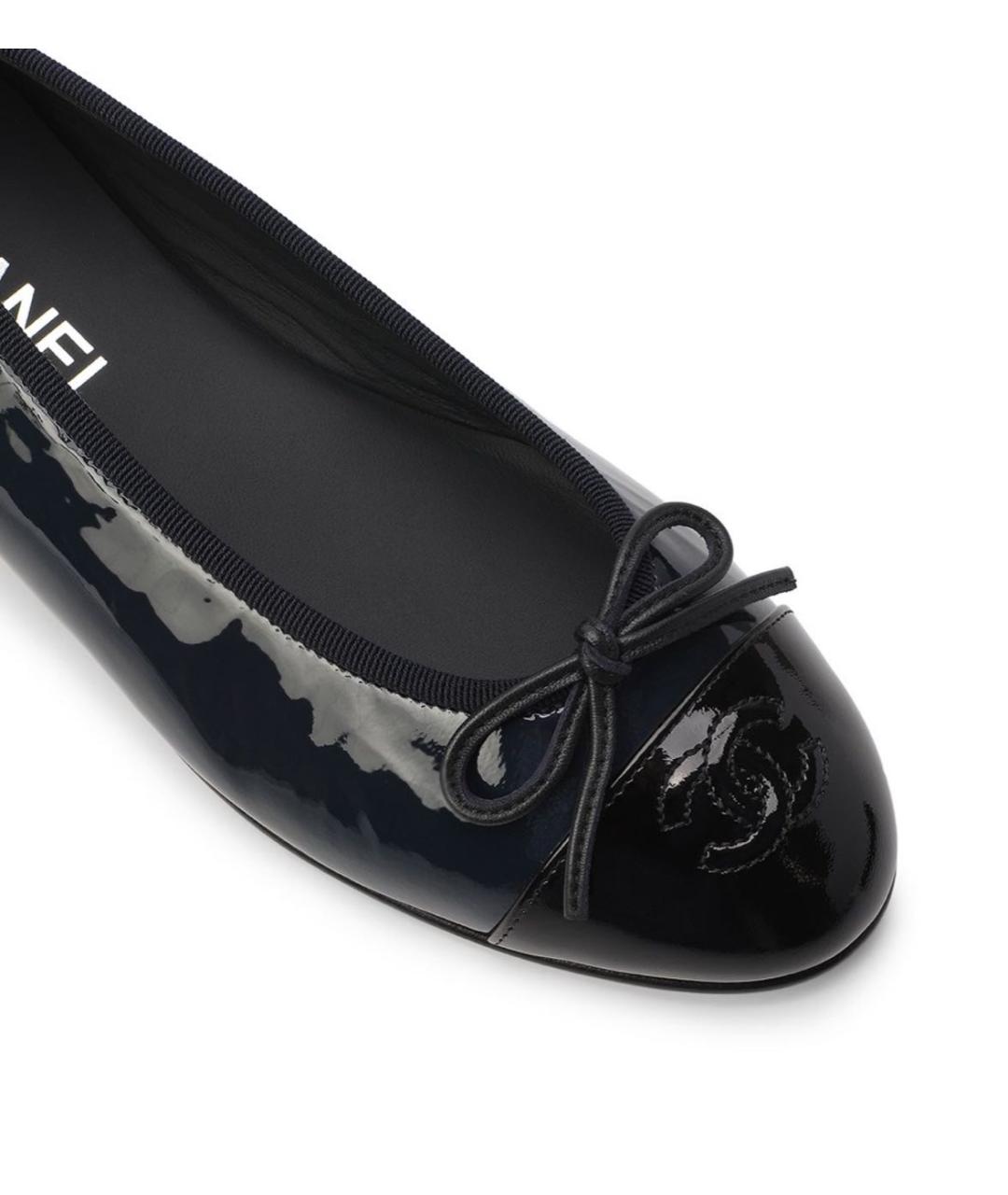 CHANEL Темно-синие балетки из лакированной кожи, фото 4