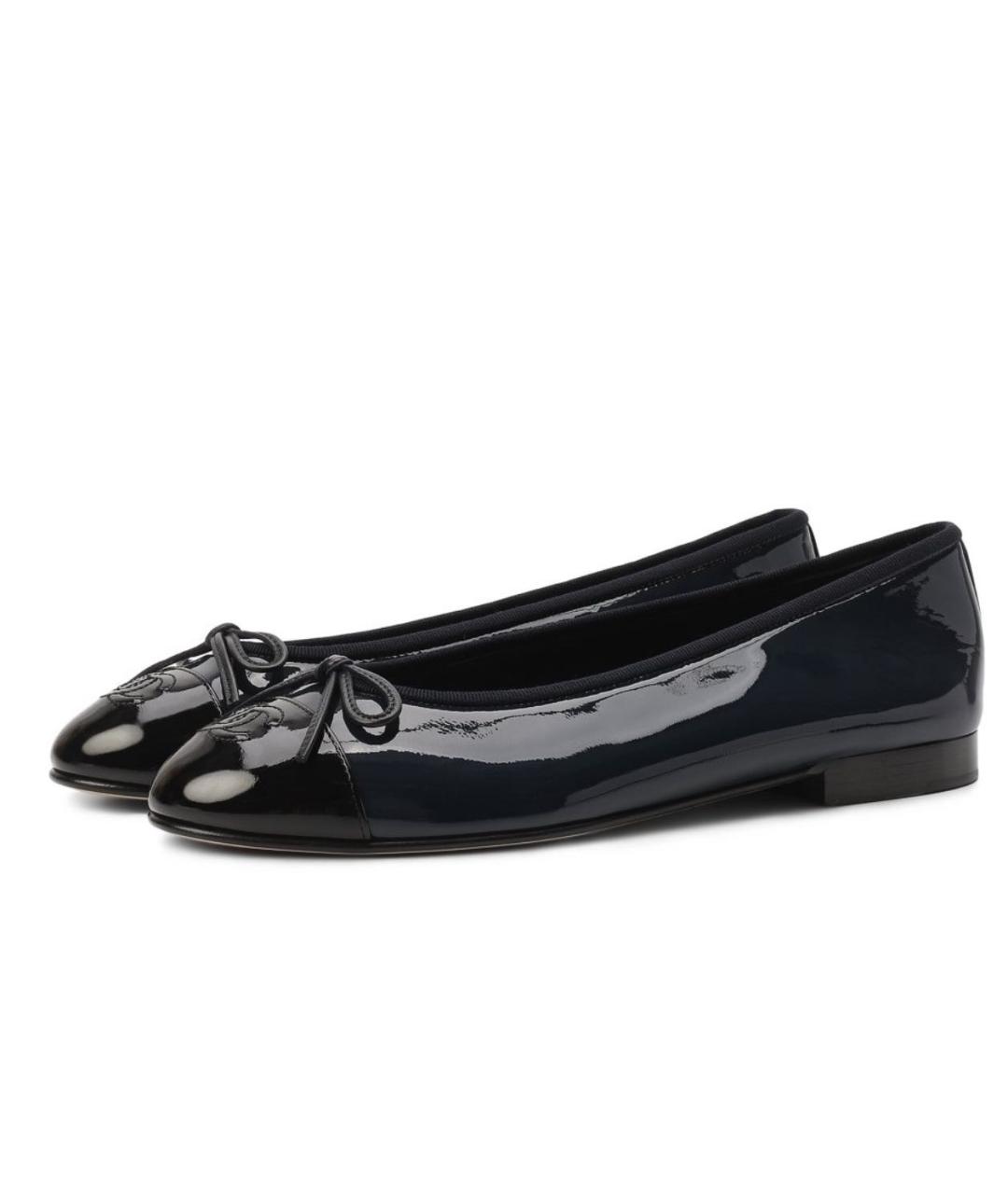 CHANEL Темно-синие балетки из лакированной кожи, фото 3
