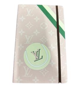 LOUIS VUITTON Книга