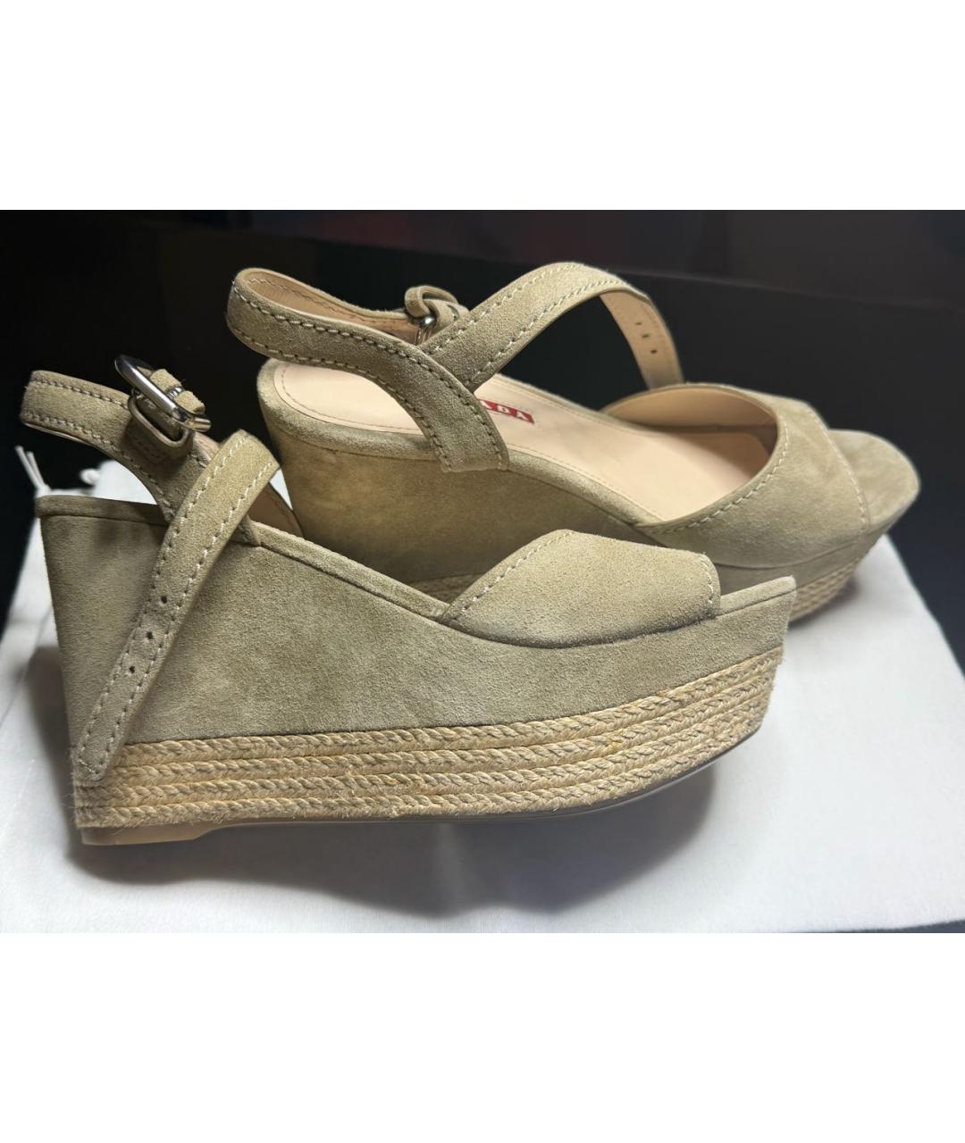 PRADA Бежевые замшевые босоножки, фото 4