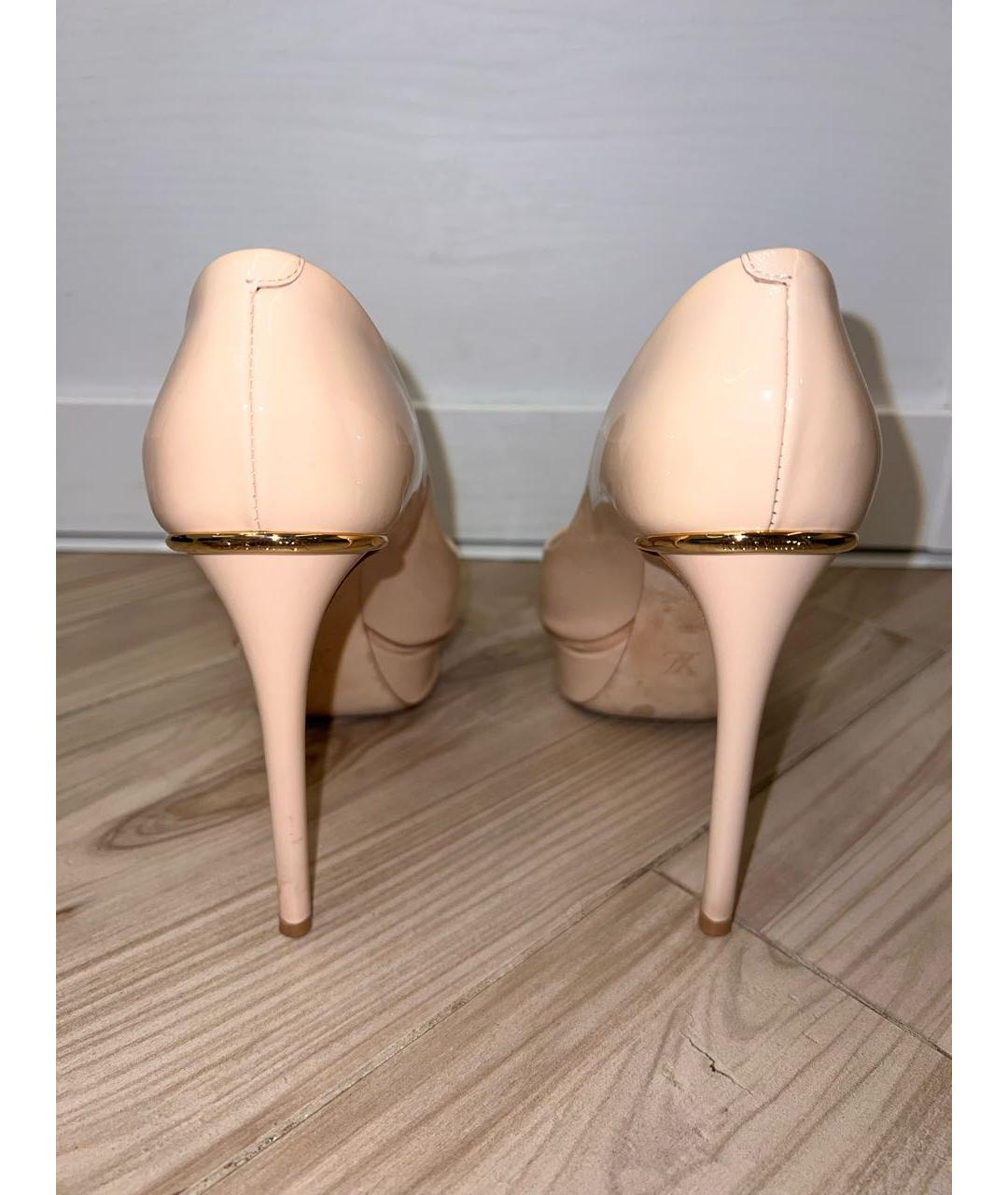 LOUIS VUITTON Бежевые босоножки из лакированной кожи, фото 4