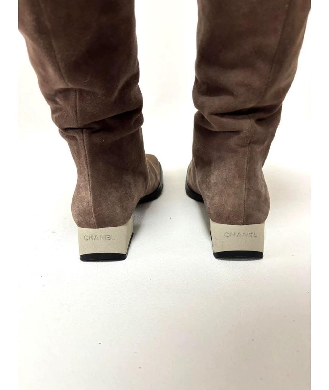 CHANEL Коричневые замшевые сапоги, фото 4