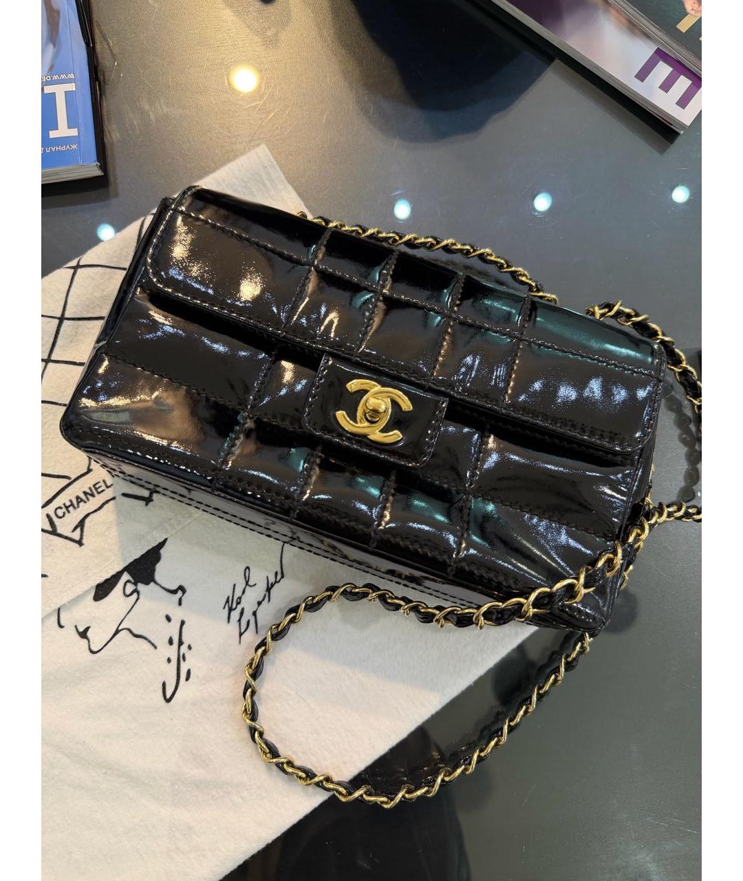 CHANEL Черная сумка через плечо из лакированной кожи, фото 2