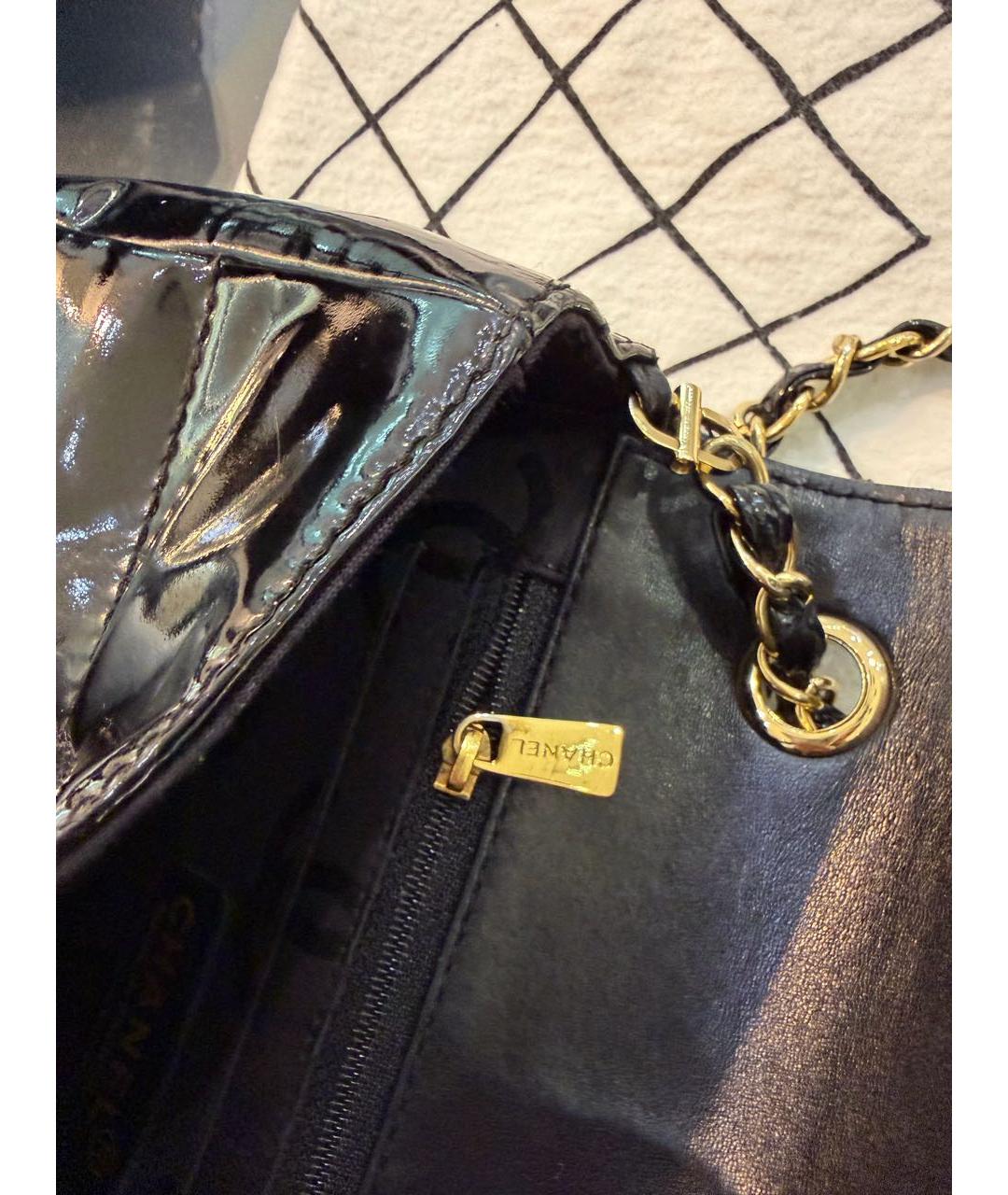 CHANEL Черная сумка через плечо из лакированной кожи, фото 3