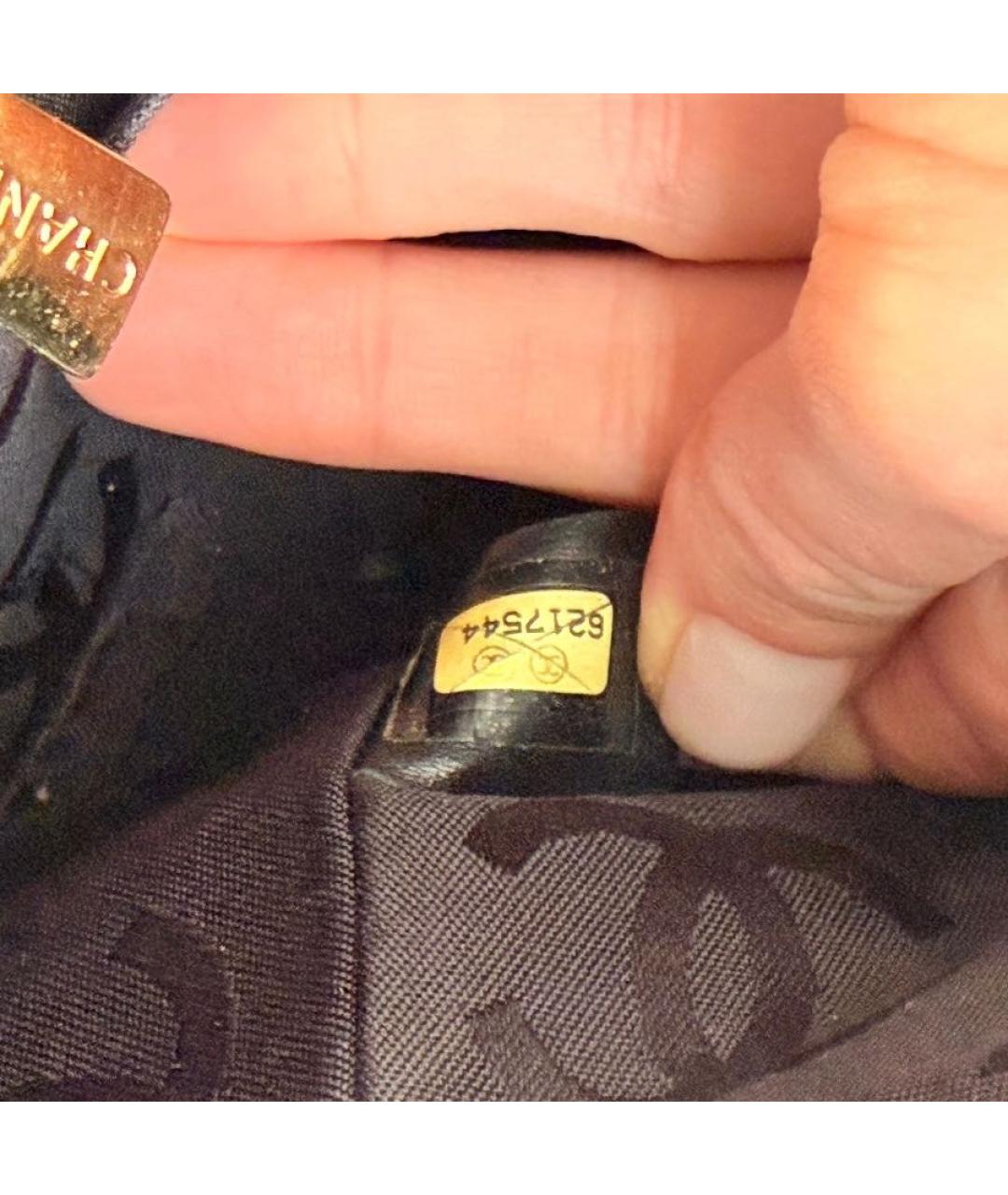 CHANEL Черная сумка через плечо из лакированной кожи, фото 3