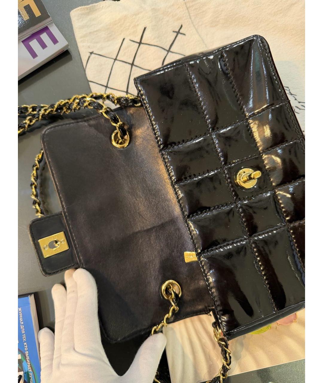 CHANEL Черная сумка через плечо из лакированной кожи, фото 7