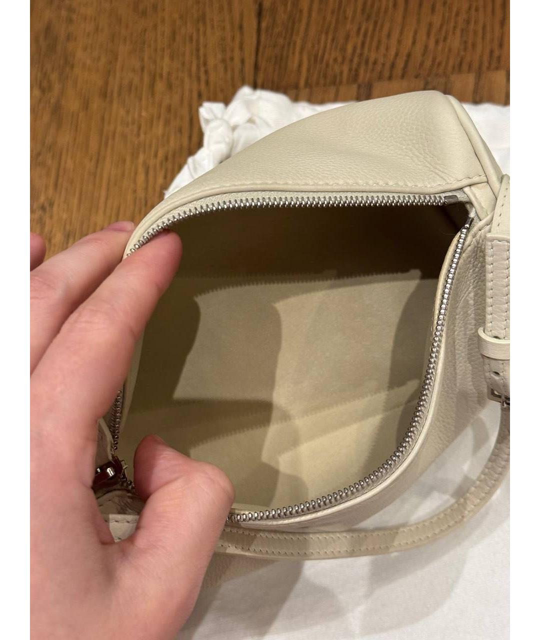 THE ROW Бежевая кожаная сумка с короткими ручками, фото 6